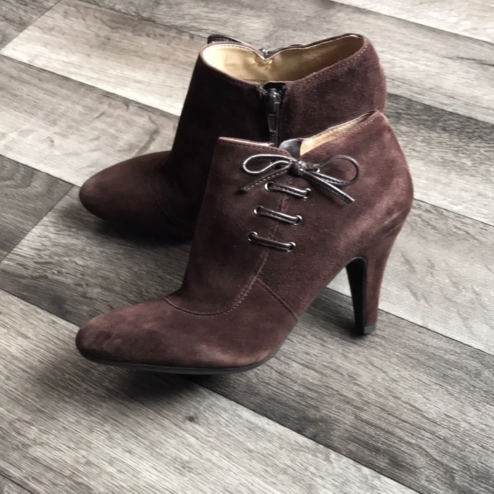 Naturalizer Elegant Brown Zip Up Suede Ankle Boots With Bow
